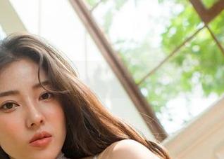 G.su(全智秀)的校服很大胆，图包里还有别的好玩的吗？