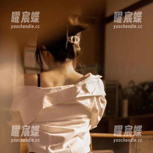 Leah梓未：高清少女照，真是让人不太想下载的鱼尾裙！