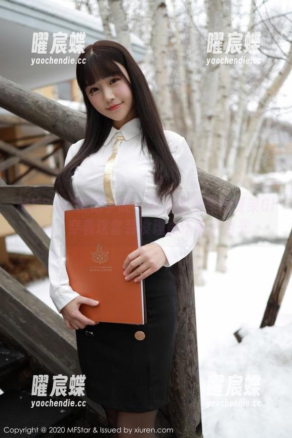MFStar模范学院-夏茉GIGI MFStar模范学院 - 私拍图包里的夏茉GIGI,穿着这套装没理由不吸引目光.