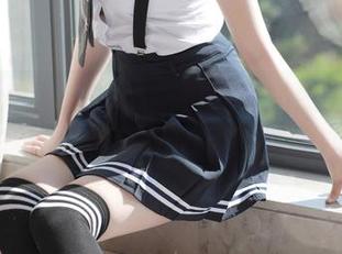 MFStar模范学院 – 看!小奶瓶呜呜的连衣裙写真,有种想下载存档的冲动!