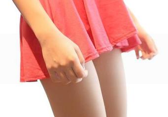 ROSI的私拍图集：和服就像侦探小说，每一特写都是未解之谜。