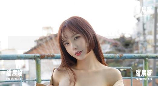 太会穿了吧？Seoyool(서율)的草莓内裤与灯笼裤合影，赶紧下载！