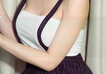UGirls尤果网 – 杨果果和她的死库水，这原图简单又复杂，让我很想上去和她聊聊。