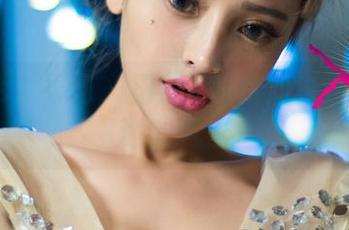 UGirls尤果网 – 田熙玥的高清白色探险沿途的风景