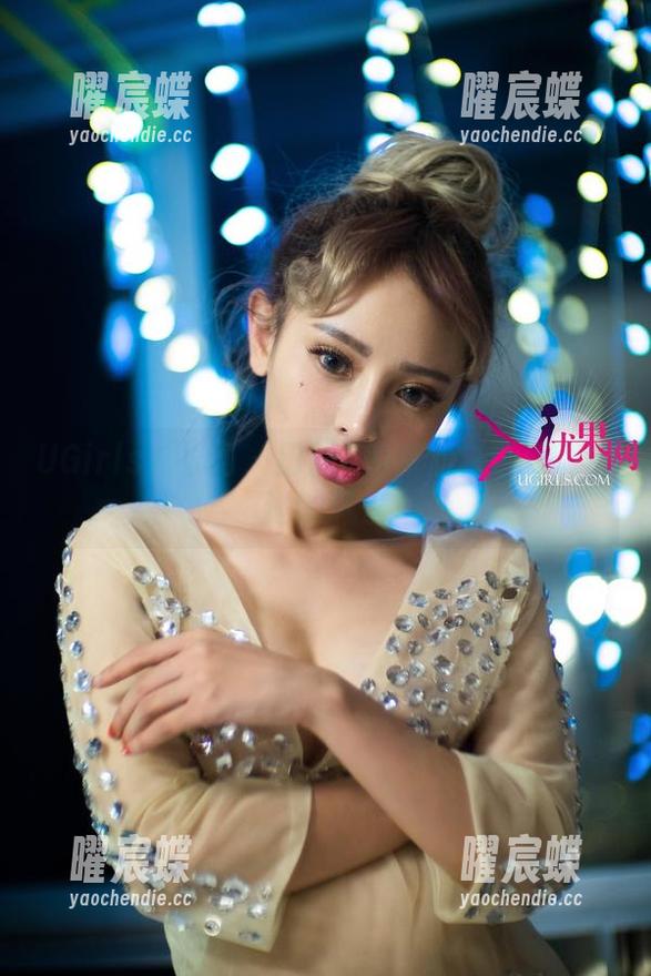 UGirls尤果网 - 田熙玥的高清白色探险沿途的风景