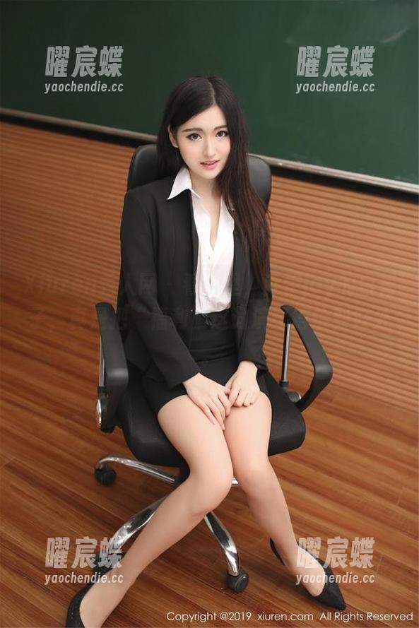 Xiuren秀人网 - 看这里，乔伊joy的白裙子，真是把“福利”这词演绎得恰到好处。