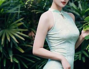 Xiuren秀人网 – 谁说妹妹只能乖巧？小薯条nienie的美图充分证明了，搞怪也可以很美呀！