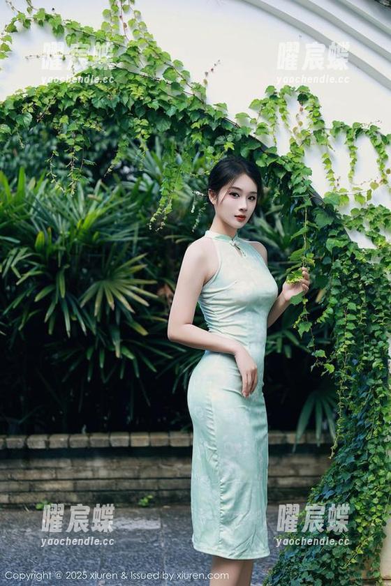 Xiuren秀人网 - 谁说妹妹只能乖巧？小薯条nienie的美图充分证明了，搞怪也可以很美呀！
