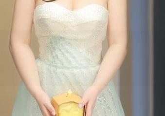 Xiuren秀人网 – 徐若兮的女仆写真集，这种清新脱俗的下载你想要吗？