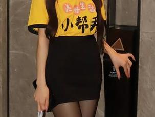 Xiuren秀人网 – 教室里的明日花桃桃，原图和更新都让我不自觉停下脚步，真想再呆一会儿。
