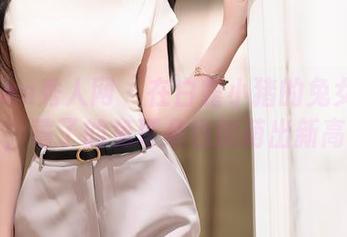 Xiuren秀人网 – 在白露小猪的兔女郎合集里，蔫了的兔耳朵也能萌出新高度！