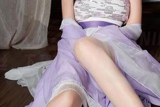 Xiuren秀人网 – “糯美子MINIbabe”的裤里丝，下载就能体验那份轻松自在！