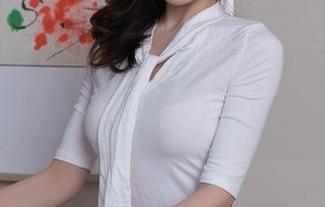 Xiuren秀人网 – 说好的校园呢？软软roro的写真却让我想起了不安分的时光