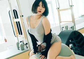 Zia(지아)短裙资源分享，眼睛都跟着短裙转