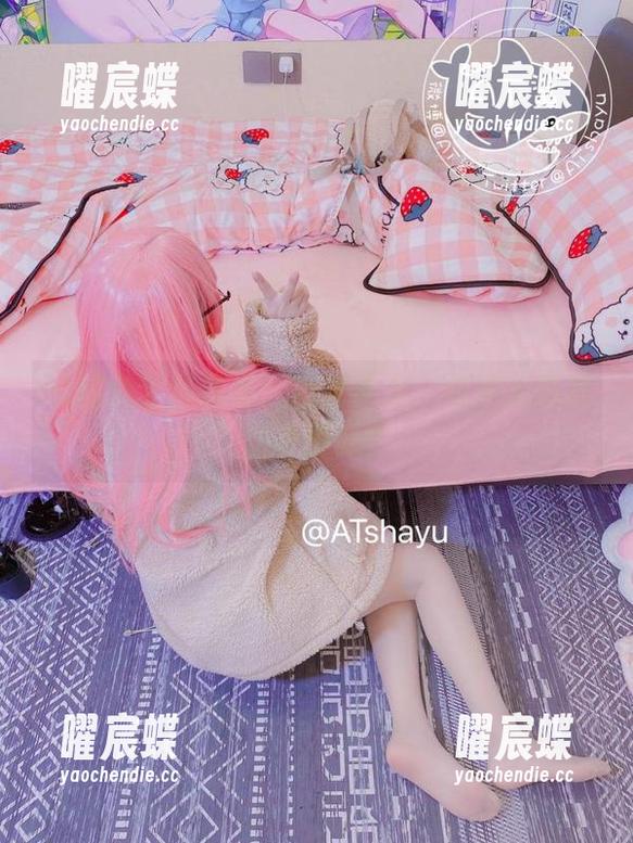 at鲨鱼全新作品：反差巫女，写真里能找到奇幻吗？