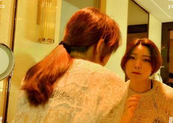 pans – 小柔的毛衣写真：原图里的细节满满，感觉要出“毛衣心机”学问了！