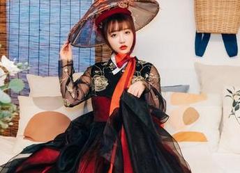 当黑色遇上yeeun孙乐乐：cos图包里都藏了啥小心机？
