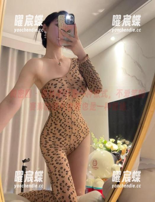 微密圈 - 蕾丝不只是一种款式，不爱笑的赛琳的图片合集也是一种情绪