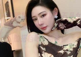 微密圈 – 美图精选：如果钻石是女孩的最好朋友，那不爱笑的赛琳的渔网袜就是新的搭档吧，哈哈！