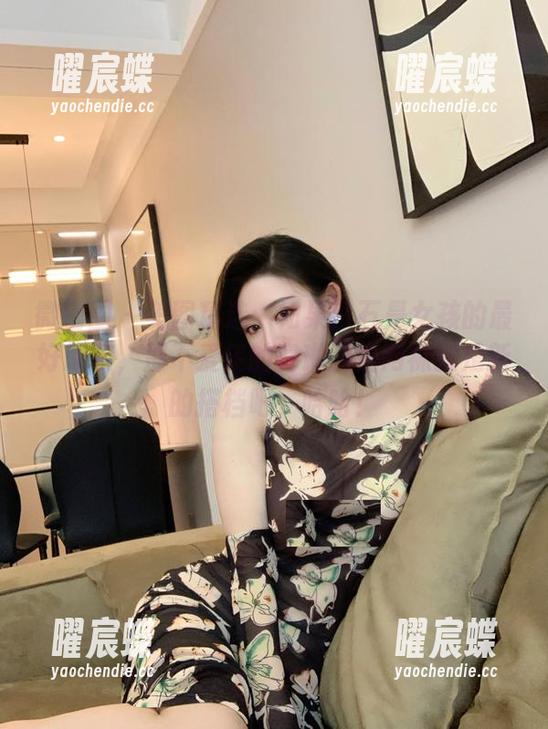 微密圈 - 美图精选：如果钻石是女孩的最好朋友，那不爱笑的赛琳的渔网袜就是新的搭档吧，哈哈！