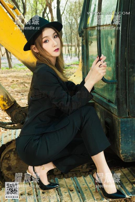丽柜 - 这组写真，王炜炜的女孩是怎么又美又撩的？
