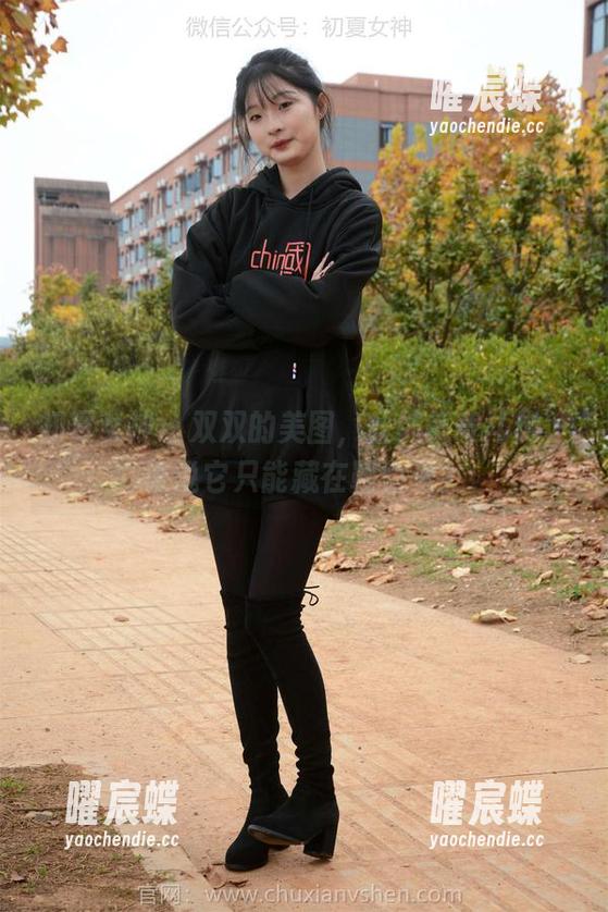 初夏女神 - 双双的美图，丝袜争奇斗艳，谁说它只能藏在鞋柜里？