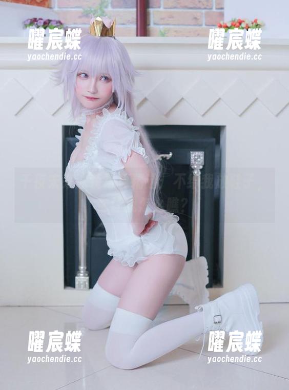 千夜未来泳装写真精选：不给我放鞋子，你让我怎么瞧？