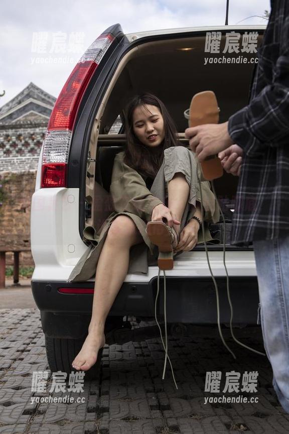 南国足艺-盈盈 南国足艺 - 盈盈在线发布:脚底贴脚底,谁能抵挡得住?