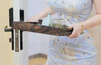 微密圈 – 图册展现了周妍希的美腿和随性，原图会让你想到那种轻松自在的夏日。