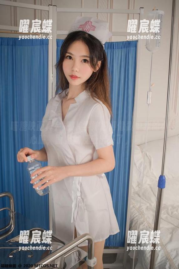 喵糖映画真会把JK学妹拍得像戳中我的小心脏，面上就反应出来了，啧！