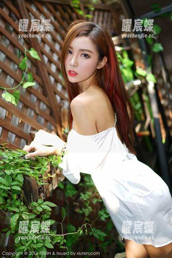 嗲囡囡-文芮jeninfer 嗲囡囡 - 文芮jeninfer的白丝照片,似乎在某个角落拉开了一扇门,让我窥见了一丝不寻常的美好。