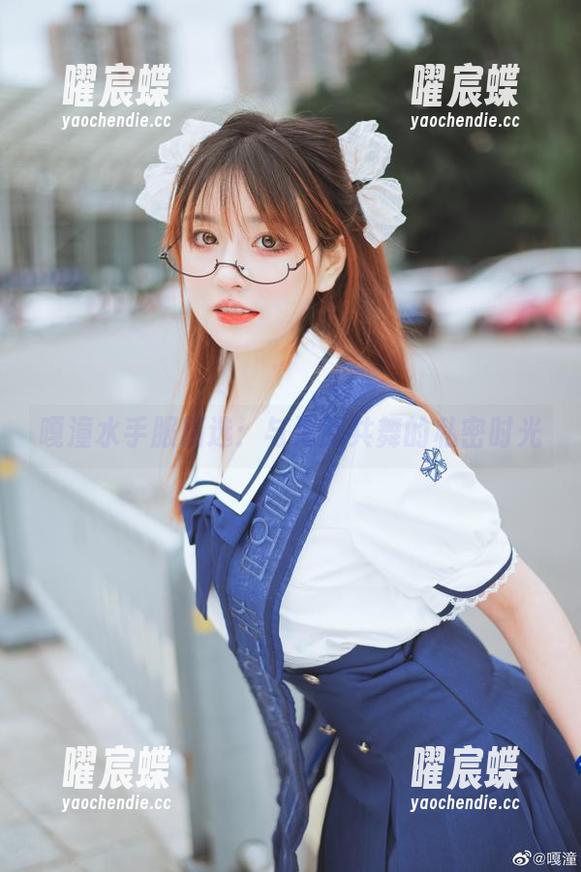 嘎潼水手服精选：与海豚共舞的私密时光
