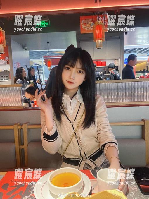 搞定！大肉丸Amiee运动写真集，让人捉摸不透的动态美。