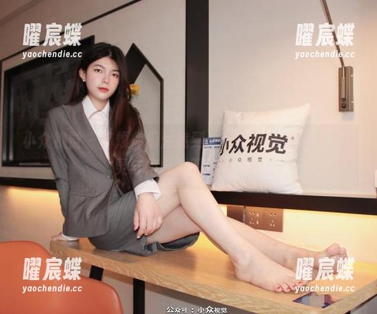 小众视觉 - 麻烦你们注意到，米拉的私拍图片，心灵与相机的双向奔赴！