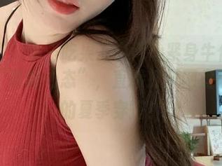 微密圈 – 小玉吃果冻白背心紧身牛仔短裤告别“减肥心态”，直接打开网盘搞定你的夏季穿搭！