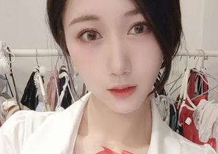微密圈 – 美图来了，小玉吃果冻居家风格是不是偷偷练习了什么？