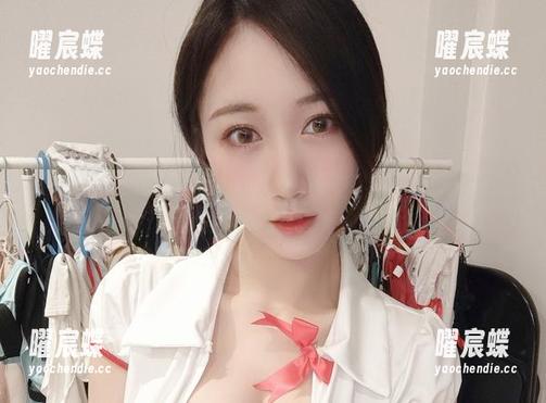 微密圈 - 美图来了，小玉吃果冻居家风格是不是偷偷练习了什么？