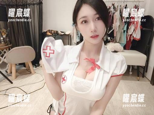 微密圈 - 小玉吃果冻在原图中自由穿梭，清纯与巨无霸互相抗衡，分享你的独特见解！