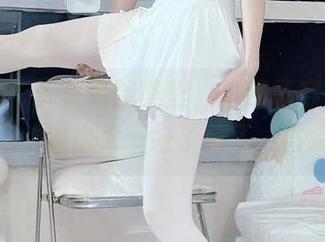 微密圈 – 就在这图集里，小萌子穿上制服了，嗨，这也太…好了算了，省点心！