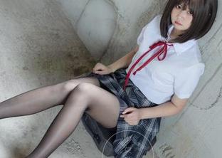 少女秩序 – 纸醉金迷的小葵和她的白丝作品，一不小心手滑却下载了整发。