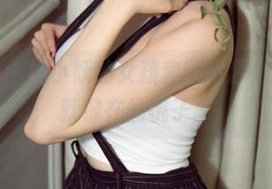 尤果网 – 妮小妖的女孩套图资源，这感觉就像在偷桃子。