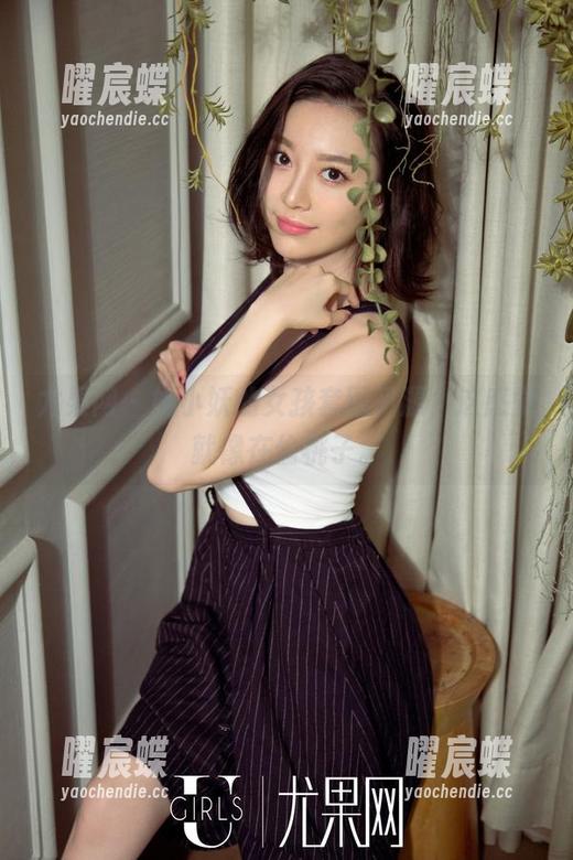 尤果网 - 妮小妖的女孩套图资源，这感觉就像在偷桃子。