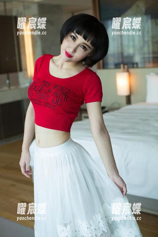 尤果网 - 宅家也要美，张馥棋的礼服套图，下载后坐等朋友们放资源站！
