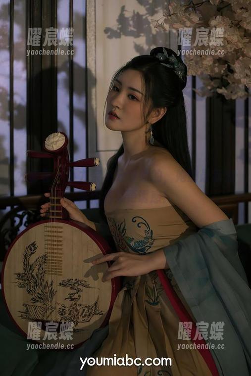 尤蜜荟 - 小尤奈不分享吃的，她的最新油亮作品集更诱惑！