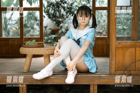 短裙分享时刻！幼水铃衣觉得，裙子的是她每天的状态，如风扑面！