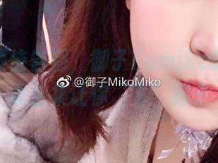 与所有烦恼告别，御子Yumiko的天台写真合集让你“飞”起来