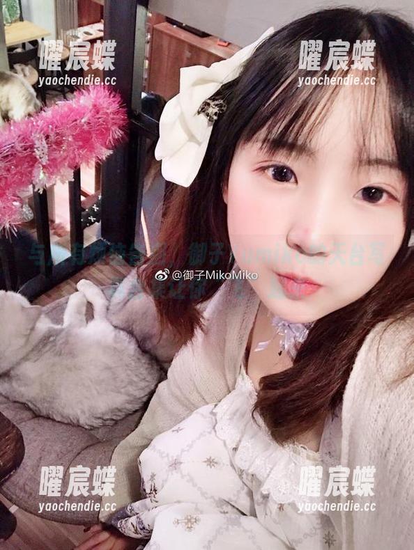 与所有烦恼告别，御子Yumiko的天台写真合集让你“飞”起来