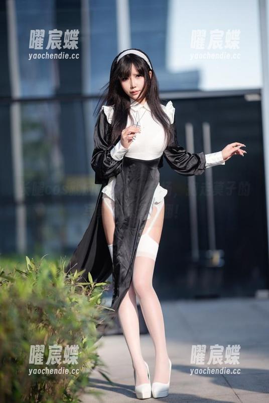 长腿cos就应该有这种气场，抱走莫子的写真真想天天翻！