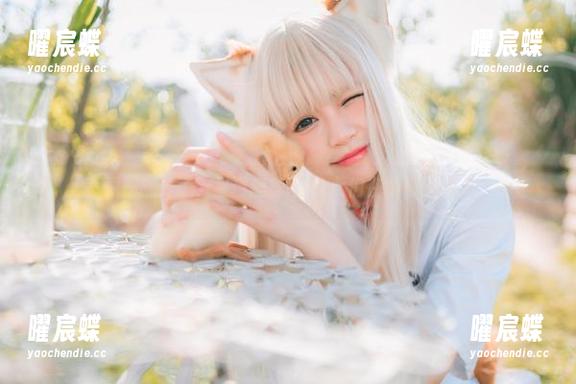 图册翻开了，星黛鹿鹿i的少女们在悄悄嘀咕。