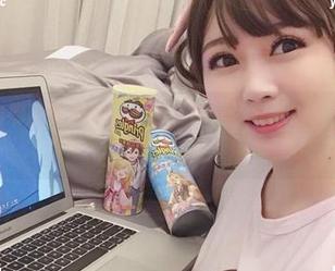 看是依酱呀的秘书写真，简直像一场职场错误的双关游戏